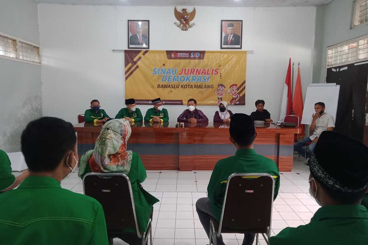 Bawaslu Kota Malang bersama DPC PPP saat proses audiensi berlangsung. (ws4) - Jelang Persiapan Pemilu 2024, DPC PPP Audiensi Bawaslu