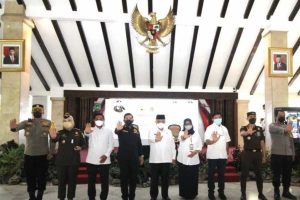 Bupati Malang beserta jajarannya usai sosialisasi Sapu Bersih Pungutan Liar. (ist) - Bupati Malang Bertekad Sapu Bersih Pungli - Akui Sering Dapat Keluhan Masyararat