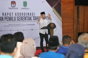 Bupati Trenggalek Mochamad Nur Arifin saat menghadiri rapat koordinasi pelaksanaan Pemilu serentak tahun 2024 di Pendopo Manggala Praja Nugraha. (Memo X/mil) - Rakor Jelang Pemilu Serentak 2024, Ini Fokus Bupati Trenggalek