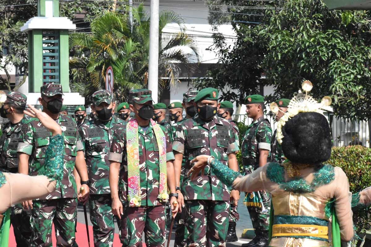 Danrem 083/Bdj Dampingi Kunjungan Kerja Pangdam V/Brw di Makodim 0818/Kab. Malang-Batu