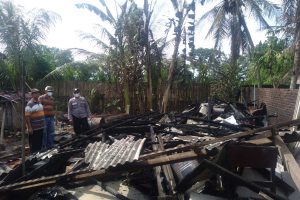 Dapur milik Marsimin warga Desa Kembiritan hangus terbakar - Ditinggal Nemui Tamu, Dapur Ludes Terbakar