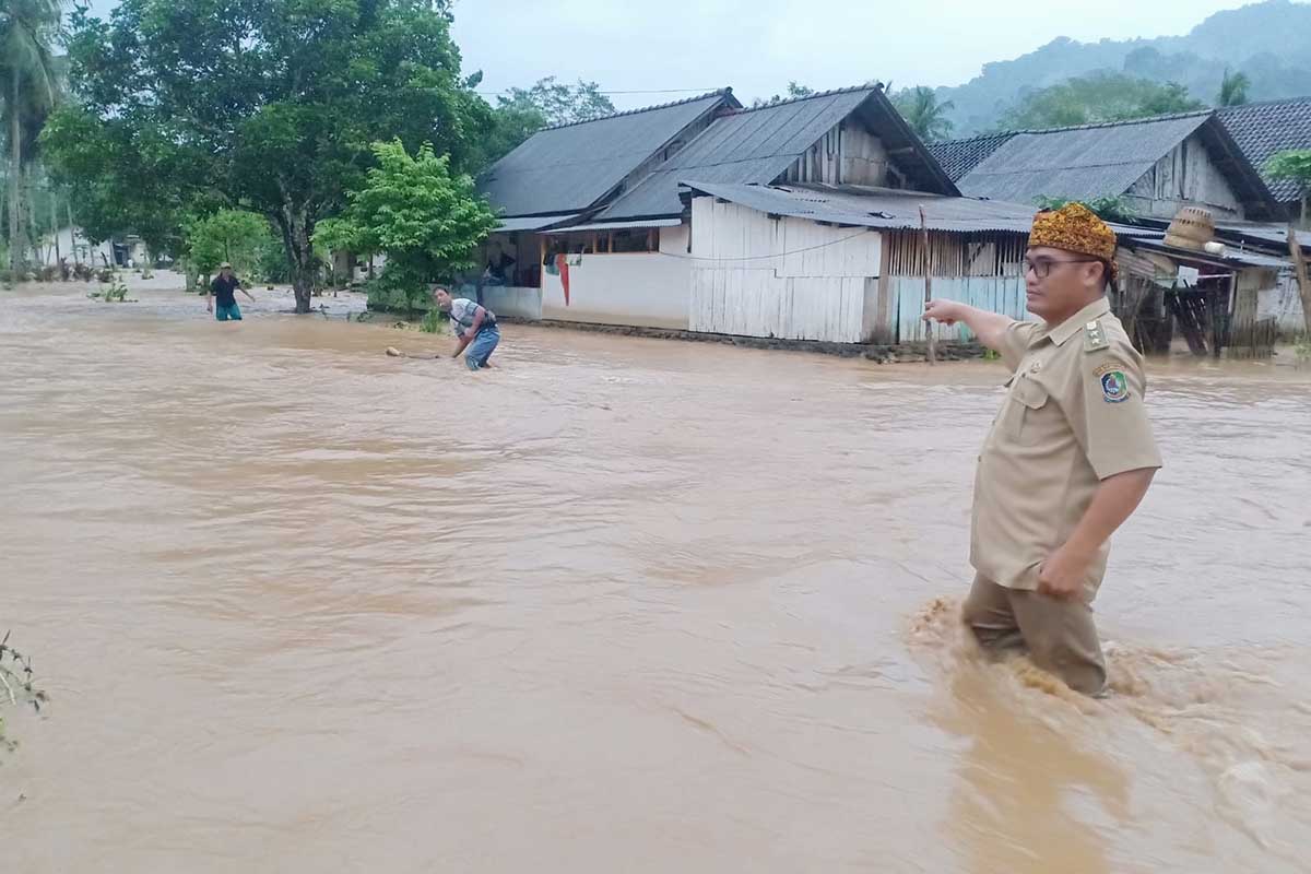 Desa Kandangan Di Kepung Banjir