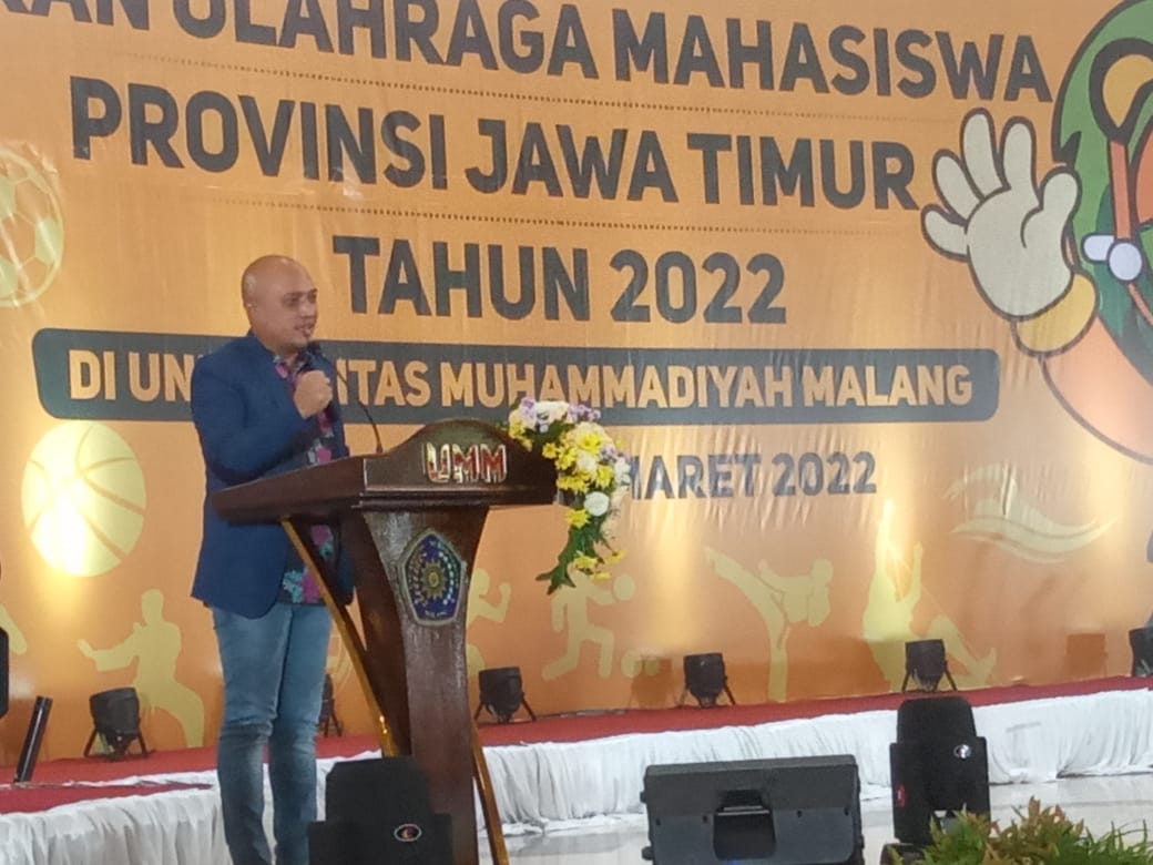 Dinas Kepemudaan dan Olahraga Jatim, Pulung Chausar saat memberikan sambutan sekaligus menutup Pomprov 2022, Hall Dome UMM. (ws4) - Lima Perguruan Tinggi Jatim Raih Prestasi Olahraga di Pomprov 2022