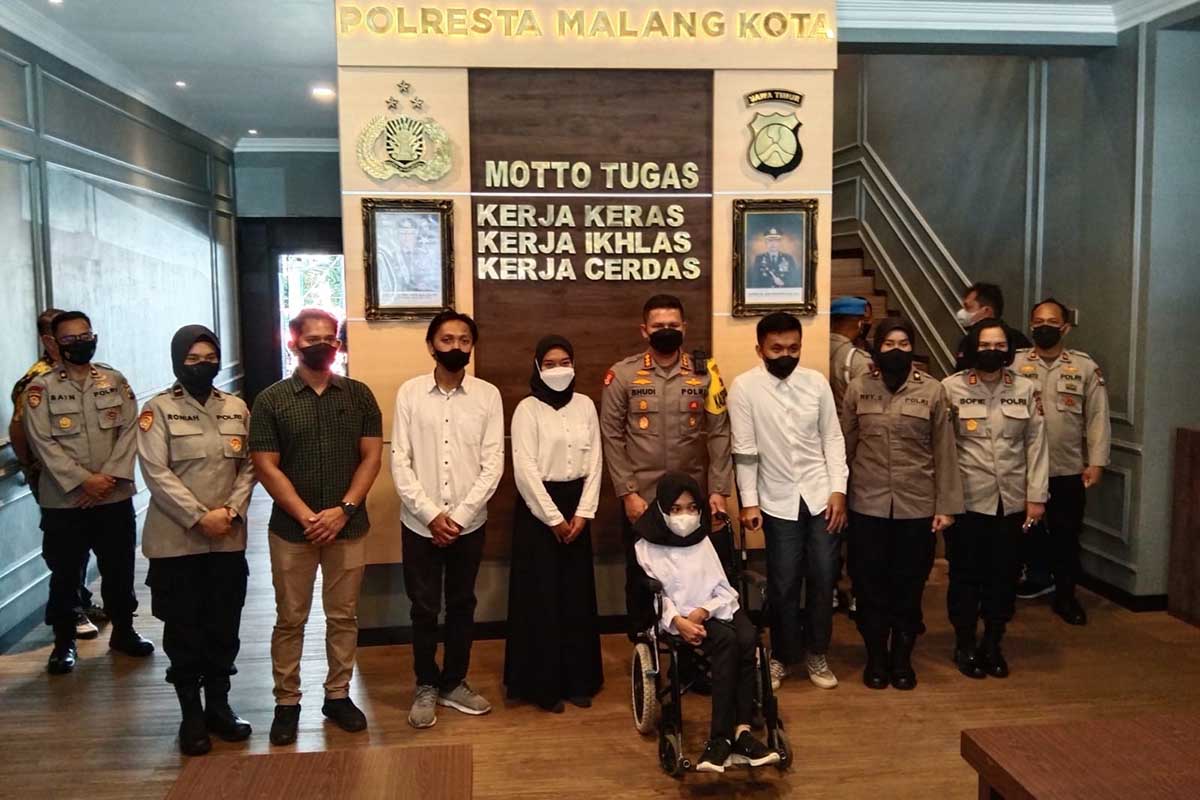 Empat sahabat disabilitas mengembangkan potensi di Polresta Makota. (jaz) - Empat Sahabat Disabilitas Kembangkan Potensi di Polresta Makota