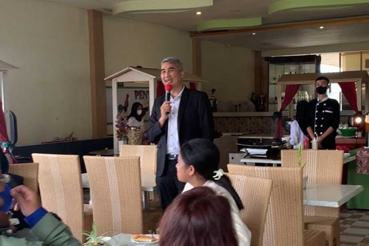 GM Hotel Zam-zam Batu, Rudy Rinanto, membuka acara. (ws3) - Tepis Anggapan Wisata di Batu Mahal, Pelaku Wisata Batu Bersinergi