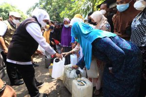 Gubernur Jatim Pantau Langsung Harga Bahan Pokok di Pasar Besar Kota Pasuruan