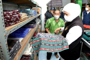 Gubernur Khofifah Usulkan Parengan Jadi Desa Devisa - Berkat Kerajinan Tenun Ikat dan Songket
