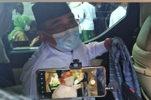 Gus Yahya ditemui selepas memberikan orasi kebangsaan di Pondok Pesantren Mahasiswa Al-Hikam. (jaz) - Gus Yahya Bersikap 'Manut' Soal Diperbolehkannya Tarawih