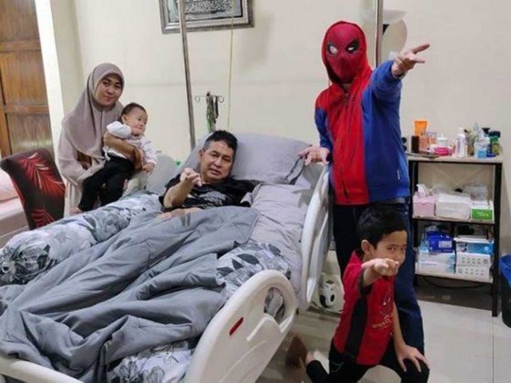 Hilman saat sakit. (ist) - Penulis Novel Lupus Hilman Hariwijaya Berpulang