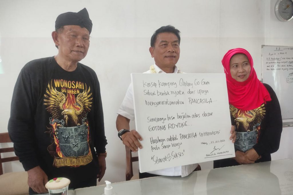Bentuk ungkapan dan apresiasi Jenderal TNI (Purn) Moeldoko, dalam sebuah kanvas.