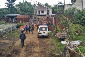 Ilustrasi pasca banjir luapan sungai Jalan Simpang Teluk Bayur Gang V RT 05 RW 08, Kelurahan Pandangwangi. (jaz) - Normalisasi Jadi Alternatif Banjir Luapan Sungai