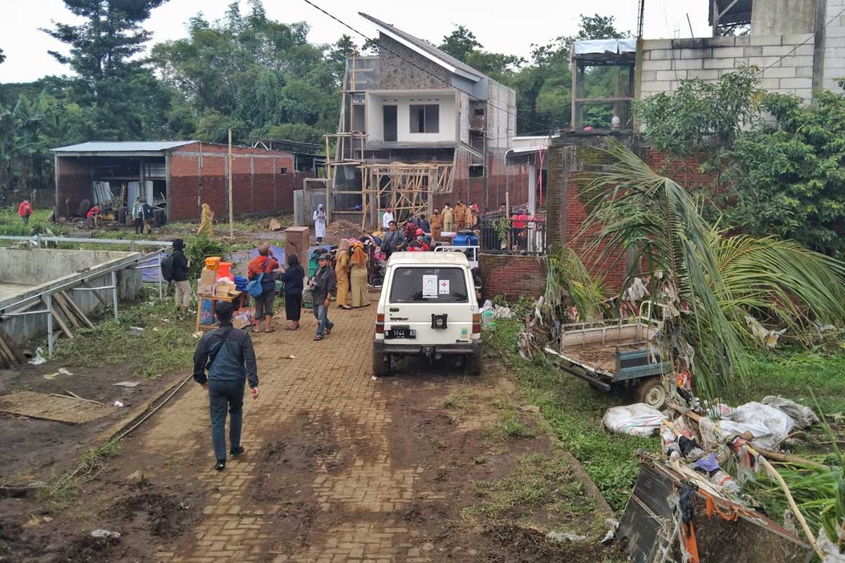 Ilustrasi pasca banjir luapan sungai Jalan Simpang Teluk Bayur Gang V RT 05 RW 08, Kelurahan Pandangwangi. (jaz) - Normalisasi Jadi Alternatif Banjir Luapan Sungai