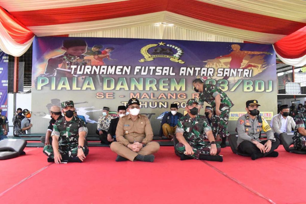 Jajaran Forkopimda se-Malang Raya turut hadir. (ist) - Danrem 083/Bdj Buka Turnamen Futsal Antar Santri se-Malang Raya 2022