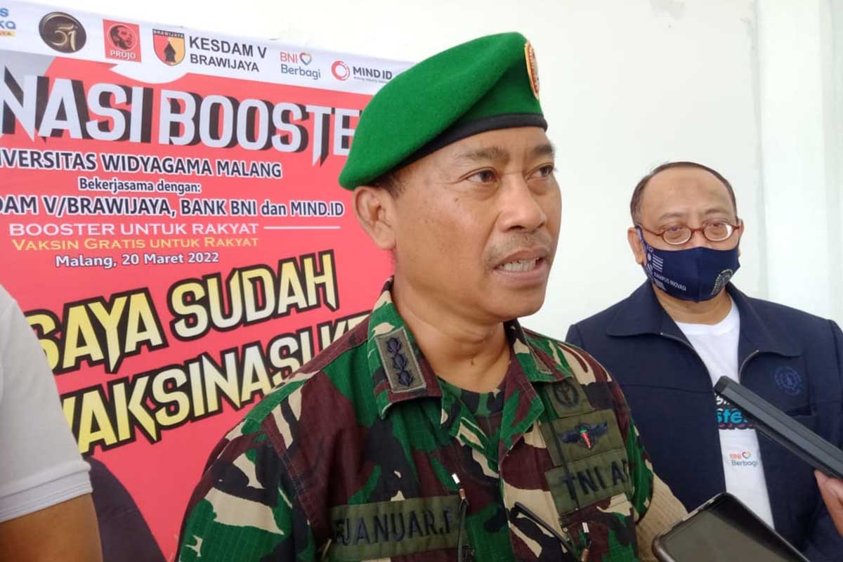 Kakesdam V/Brawijaya, Kolonel CKM dr. Yanuar Fitriadi. (ws4) - Kesdam V Ajak Masyarakat Segera Vaksinasi Booster - Setelah Vaksin Primer Antibodi Turun