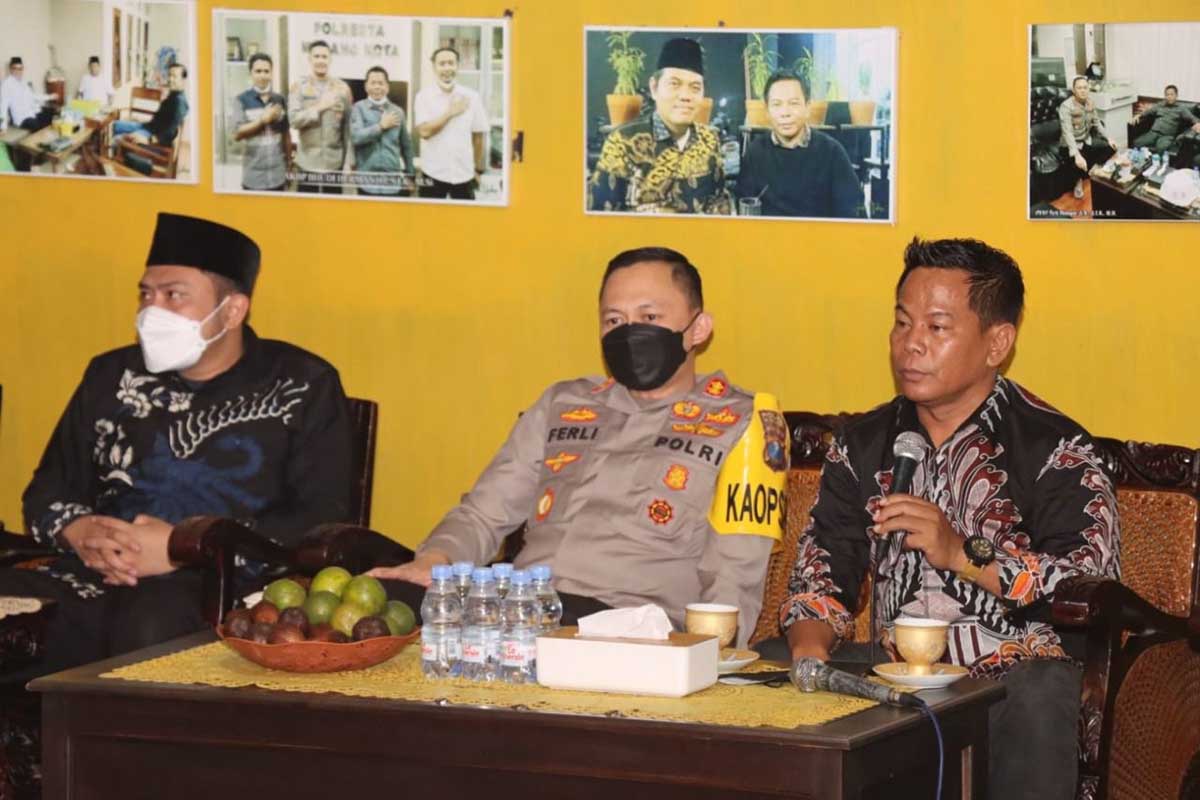 Kapolres Malang, AKBP Ferli Hidayat, bersama pengurus Yayasan Insani Yakusa Indonesia saat bersilaturahmi. (ist) - Kapolres Malang Sambangi Yayasan Insani Yakusa Indonesia di Pagelaran