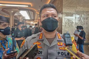 Kapolresta Malang Kota, Kombes Pol Budi Hermanto menjelaskan, prostitusi online bisa dikenakan UU ITE. (jaz) - MiChat Disalahgunakan Prostitusi, Kapolresta Makota: Masuk Pelanggaran UU ITE