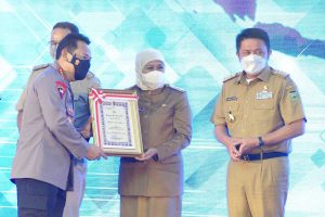 Kapolri Anugerahkan Penghargaan ETLE Nasional Presisi pada Gubernur Jatim - Bentuk Apresiasi atas Kegigihan Khofifah Dukung Pengembangan ETLE