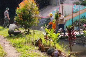 Karya Bakti TNI bersih sungai Bango dan Kali Anyar. (ist) - TNI Manunggal Air, Karya Bakti Bersih Sungai Bango dan Kali Anyar