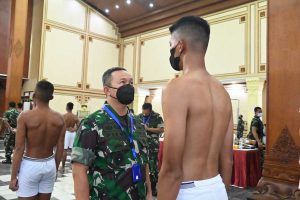 Kasdam V/Brawijaya Pimpin Sidang Parade Calon Tamtama PK TNI AD Regular, Santri dan Lintas Agama Tingkat Daerah Gelombang I Tahun 2022