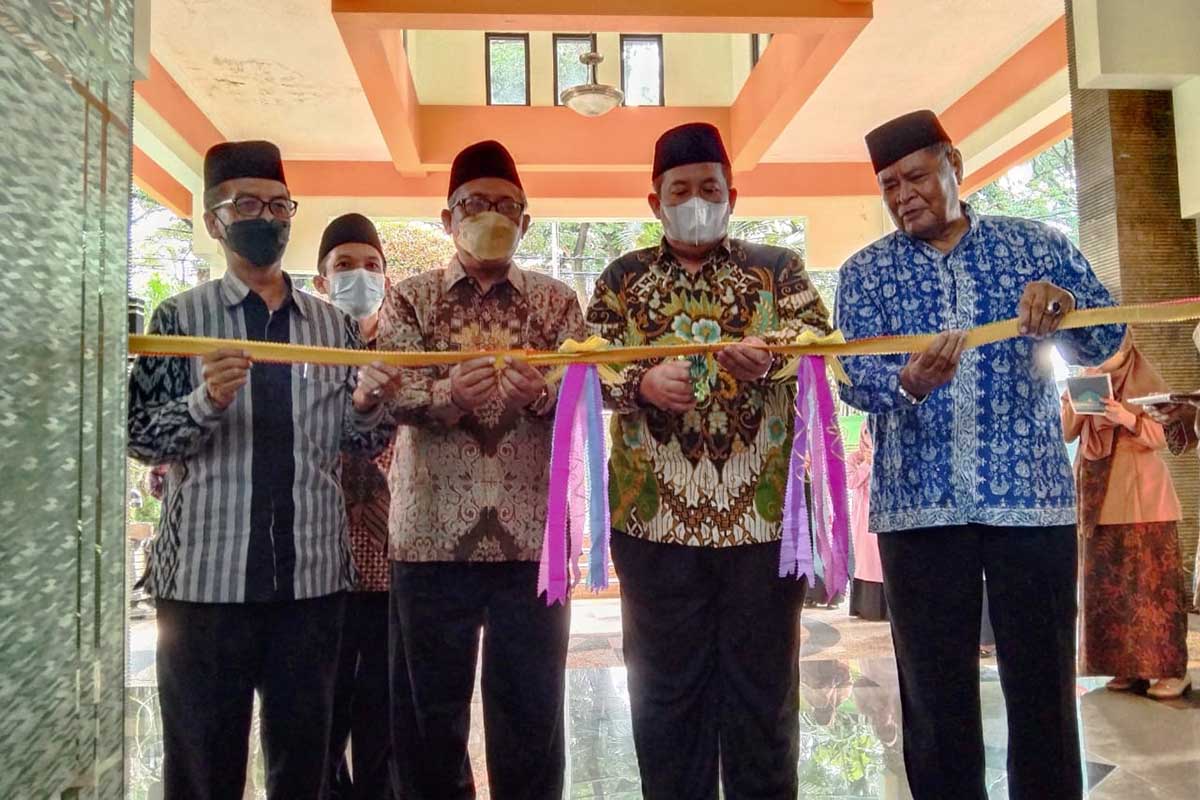 Kemenag Kota Malang meresmikan PTSP. (jaz) - MTsN 1 Kota Malang Launching PTSP-Podcast Pertama di Lingkungan Kemenag Jatim