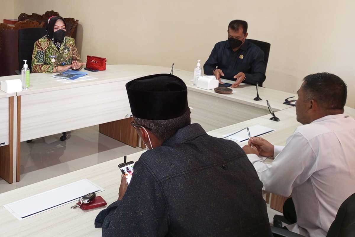Kepala BNN Batu memaparkan program P4GN dari BNN Batu. (ws3) - BNN Batu Sambat DPRD Komisi C, Terkait Minimnya Anggaran Jalankan P4GN