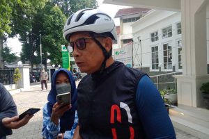 Kepala BPJS Ketenagakerjaan Kota Malang, Imam Santoso, menjawab pertanyaan awak media. (ws4) - BPJS Ketenagakerjaan Perkenalkan Program Jaminan Kehilangan Pekerjaan