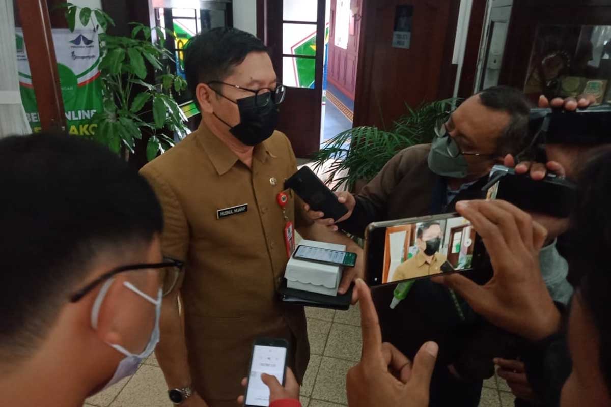 Kepala Dinas Kesehatan Kota Malang, dr Husnul Muarif saat berbincang dengan awak media. (ws4) - Vaksin Kedaluwarsa Masih Bisa Digunakan Hingga 1 Bulan