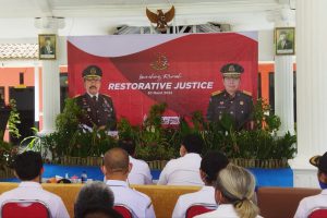 Kepala Kejaksaan Negeri (Kejari) Jember I Nyoman Sucitrawan SH MH, meresmikan rumah Restorative Justice (RJ) di Desa Jenggawah, Kecamatan Jenggawah. (yas) - Kepala Kejari Jember Launching Rumah Restorative Justice di Desa Jenggawah