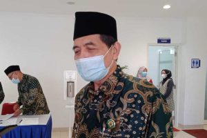 Ketua Dewan Masjid Indonesia (DMI) Kota Malang, Prof Dr Kasuwi Syaiban MAg, menjawab pertanyaan awak media. (ws4) - Optimalisasi Masjid, DMI Kota Malang Usung 'Memakmurkan Masjid, Dimakmurkan Masjid'