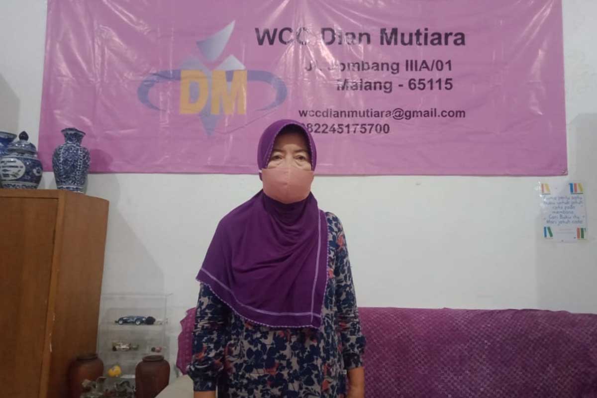 Ketua MCC Dian Mutiara, Sri Wahyuningsih SH MPd, ditemui di MCC Kota Malang. (ws4) - Refleksi International Woman Day, Hancurkan Bias dan Ketidaksetaraan Gender Perempuan