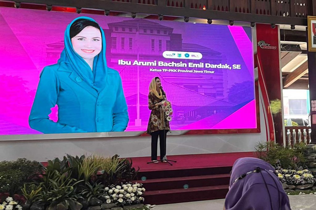 Ketua TP PKK Provinsi Jatim, Arumi Bacshin, saat memberikan sambutan. (ws5) - Tingkat Stunting Rendah, Bupati Malang: Peran Orang Tua Sangat Penting