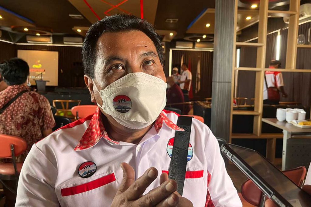 Ketua Umum IPI, I Gede Susila Wisnawa, menjawab pertanyaan awak media. (ws5) - Pelantikan DPD-DPW IPI Jatim, Wabup Malang: Solusi PEN dari Sektor Pariwisata