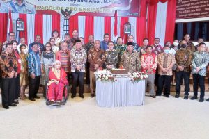 Komjen. Pol. Dr. Boy Rafli Amar, MH, mendapatkan kejutan hari ulang tahun. (ws3) - Cerita Pengalaman Jadi Kapolda Papua, Kepala BNPT Menitikkan Air Mata