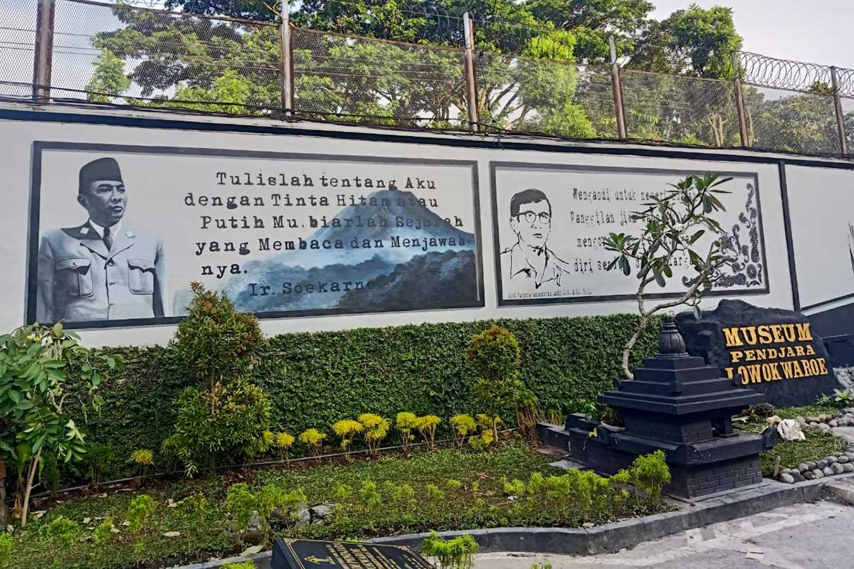 Lukisan Ir Soekarno dan Yasonna H. Laoly, berikan pesan semangat Warga Binaan Lapas Kelas I Malang. (ist) - Lukisan Bung Karno Semangati Warga Binaan Lapas Kelas I Malang - Menambah heroik Museum Pendjara Lowok Waroe