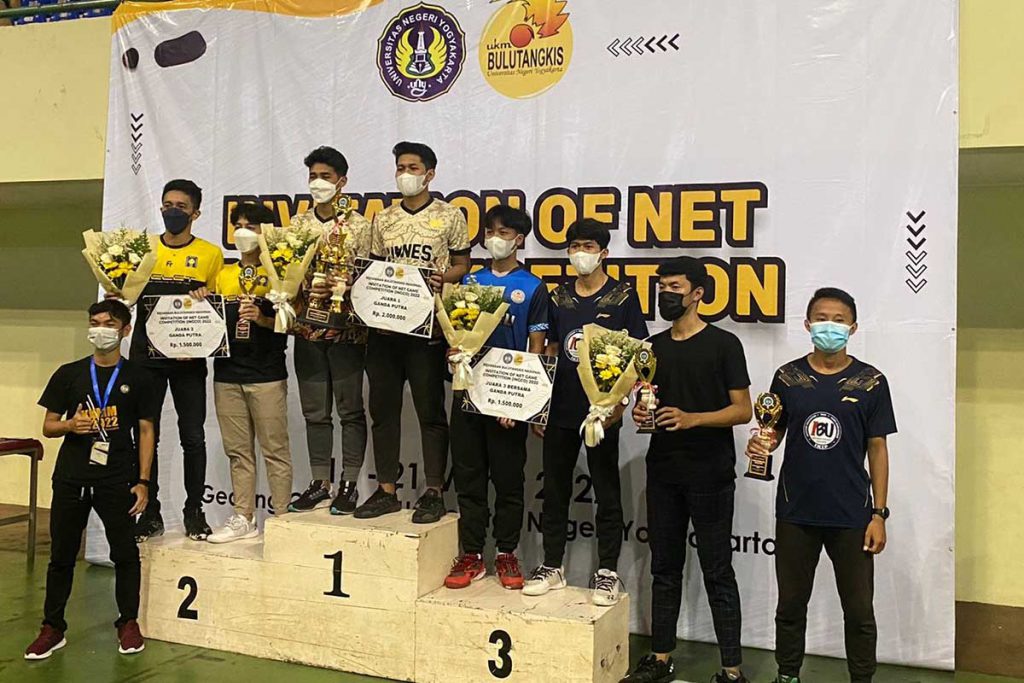 Mahasiswa IKIP Budi Utomo (IBU) Malang naik podium. (ist) - Atlet IBU Malang Sabet Dua Gelar Kejuaraan Invitation of Net Game Competition UNY 2022