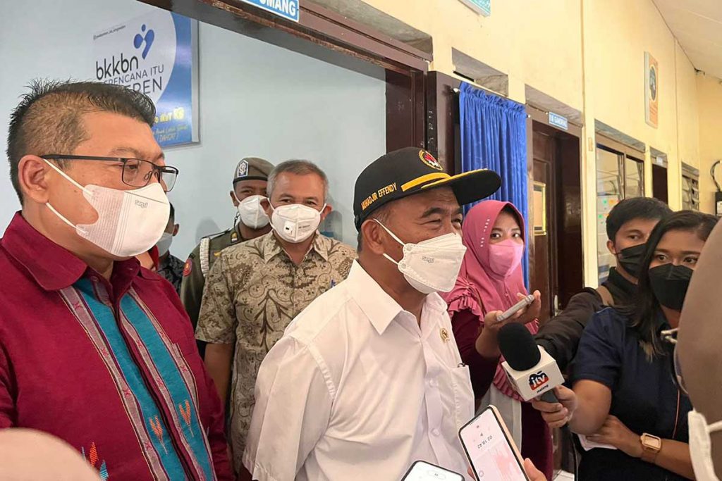Menko PMK, Muhadjir Effendy, saat menjawab pertanyaan awak media. (ws5) - Menko PMK: Edukasi Calon Pengantin - Pencegahan Stunting Disiapkan Sejak Dini