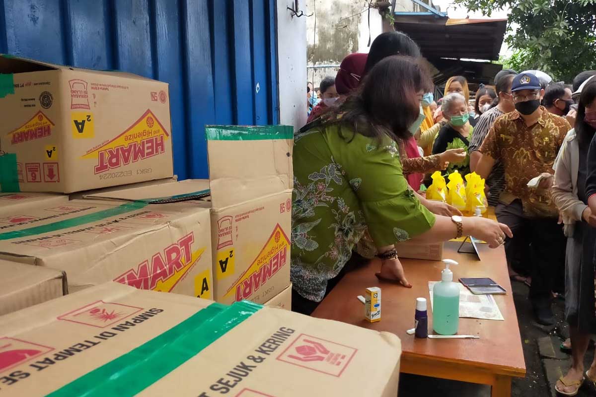 Operasi pasar minyak goreng di Kabupaten Blitar. (Memo X/fjr) - Pemkab Blitar Segera Gelontorkan 8 Ton Migor