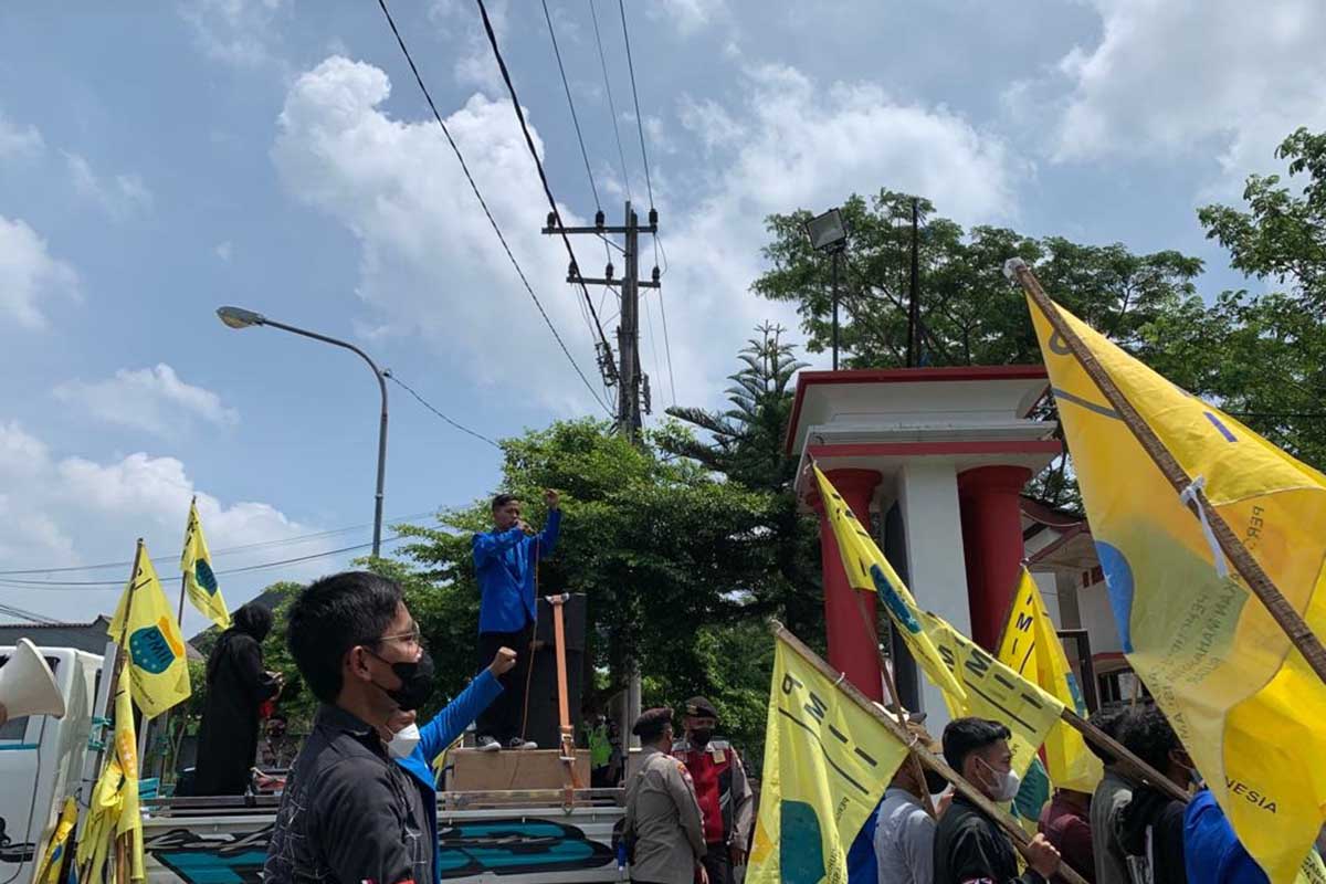 PMII Blitar Desak Tri Rismaharini Mundur dari Menteri Sosial