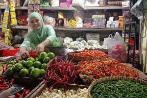 Pedagang cabai di Pasar Besar Kota Malang, Suhema. (mg2) - Curah Hujan Meningkat, Harga Cabai dan Bawang Merangkak