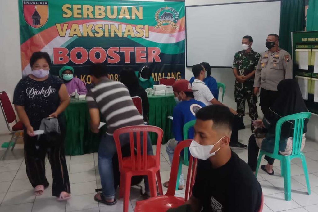 Pelaksanaan vaksin booster di Makoramil 0833/04 Sukun. (ist) - Vaksinasi Booster Sasar Tiga Tempat di Kota Malang