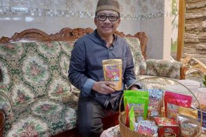 Pelaku UMKM Batu, Siswanto, warga Desa Pesanggrahan. (ws3) - UMKM Batu Kesulitan Pemasaran Produk, Wali Kota Akan Buatkan Perwali