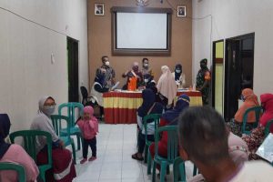 Pembagian multivitamin. (ist) - Warga Kelurahan Tasikmadu, Sumbersari dan Sawojajar Terima Pembagian Multivitamin