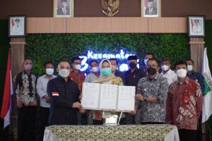 Penandatanganan berita acara Musrenbang Kecamatan Bumiaji. (ist) - Musrenbang Kecamatan Bumiaji Usulkan 65 Program