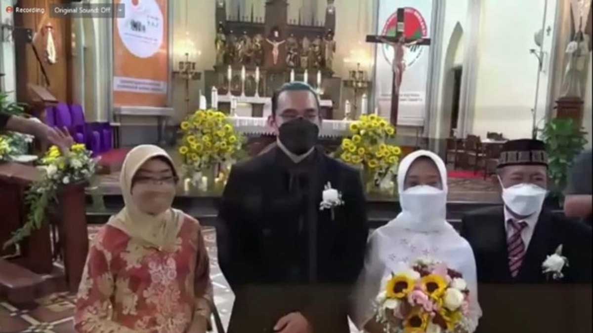 Pernikahan Ayu Kartika Dewi. (ist) - Marak Nikah Beda Agama, Kini Stafsus Jokowi Ayu Kartika Dewi Gelar Akad dan Pemberkatan