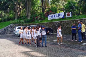 Peserta basket putri bersiap-siap sebelum pertandingan dimulai. (ist) - Ma Chung Siap Jadi Tuan Rumah Pomprov 2022