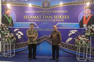 Prof Ir Didik Suprayogo, MSc, PhD dan Prof Anwar Sanusi, PhD. (ist) - UB Kukuhkan Dua Profesor Bidang Ilmu Konservasi Tanah-Air dan Ilmu Kebijakan Publik
