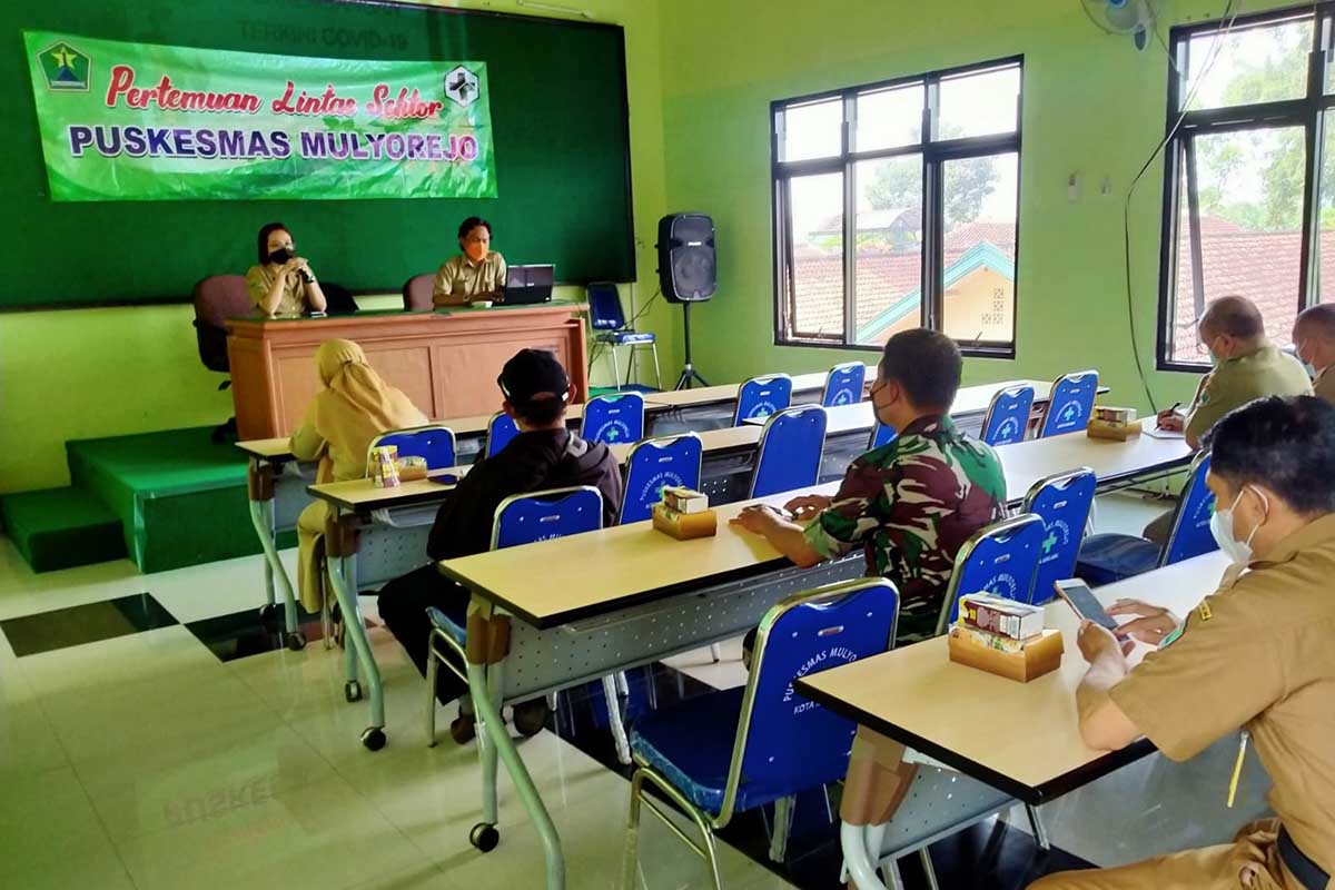 Puskesmas Mulyorejo paparkan capaian vaksin dalam pertemuan lintas sektor. (ist) - Puskesmas Mulyorejo Paparkan Capaian Vaksin dalam Pertemuan Lintas Sektor