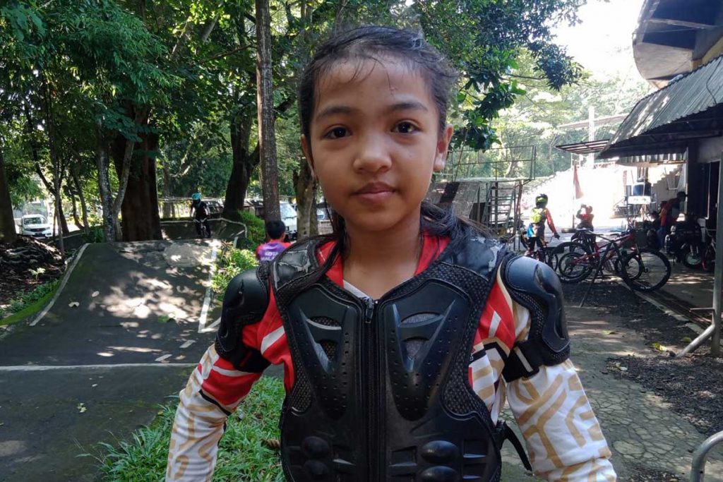 Raider muda, Vaza Aisyah Rachma (10). (ws4) - Komunitas XBC Kota Malang Siapkan Atlet Sepeda BMX Usia Dini