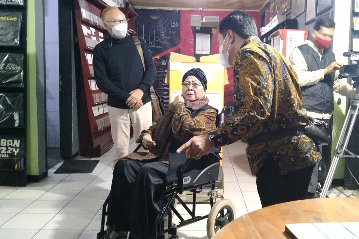 'Ratu Keroncong' Waldjinah hadir di MMI Kota Malang, melihat koleksi yang masih tersimpan. (jaz) - 'Ratu Keroncong' Waldjinah Senang Koleksinya Tersimpan di MMI Kota Malang