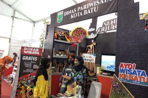 Stand Disparta Batu di Malang City Expo. (ws3) - Mampir di Stand MCE Disparta Batu, Jawab Kuis, Bawa Pulang Doorprize